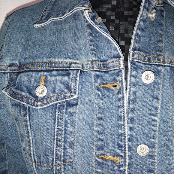 Gap Jean jacket 🧥 - Picture 2 of 5